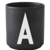 Becher Arne Jacobsen Buchstabe A schwarze Entwurfs-Buchstaben Arne Jacobsen