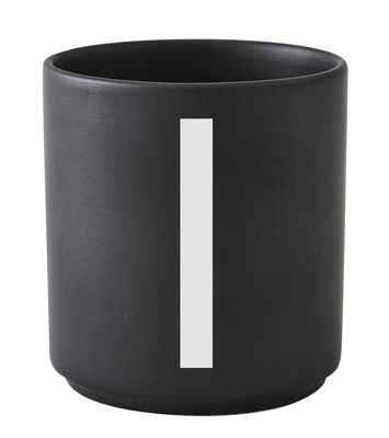 Taza Arne Jacobsen Letra I Letra negra del diseño Arne Jacobsen