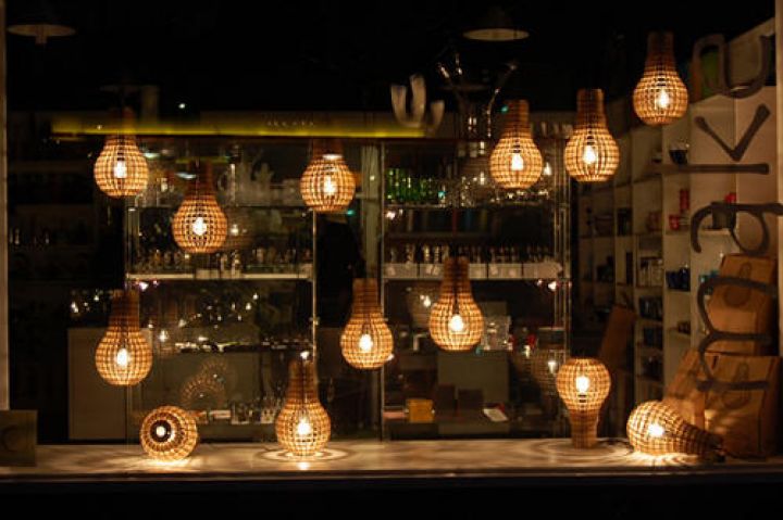 Holz-Bulb-by-Barend Hemmes-Modern-Lamp