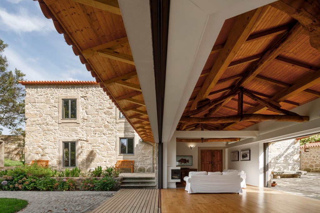 residence and guest house in an 18th century manor, Ren Ito Arq